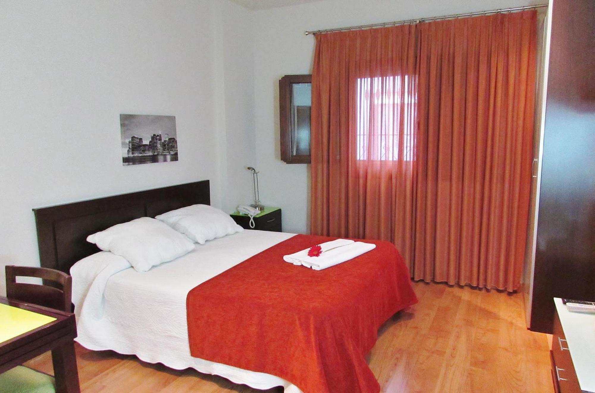 Apartamentos Turisticos Las Nieves Granada Room photo
